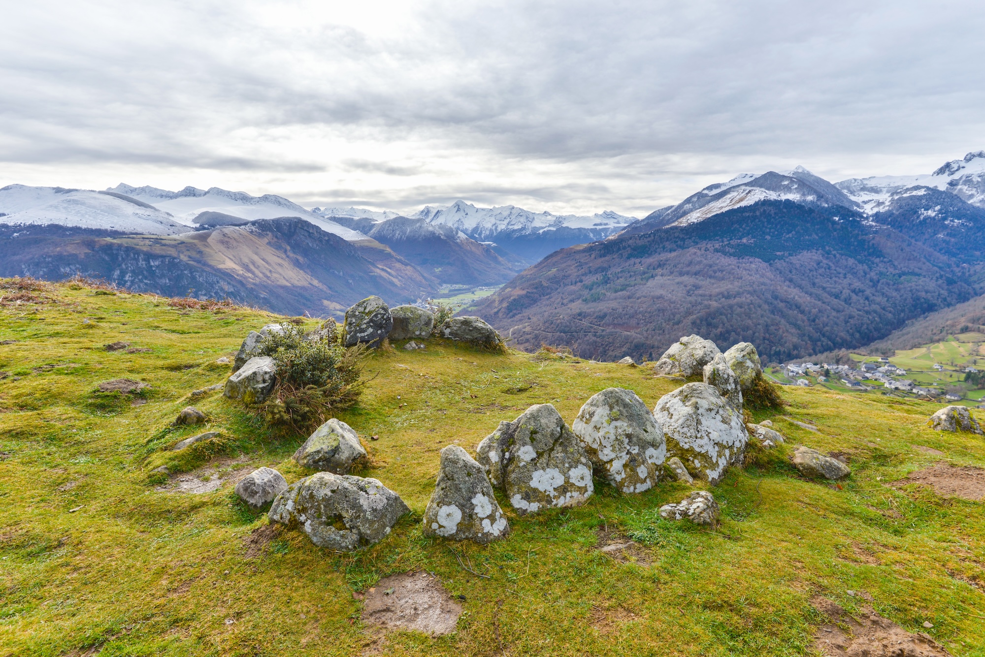 Valée d'Ossau,  les Chromlech du Bénou